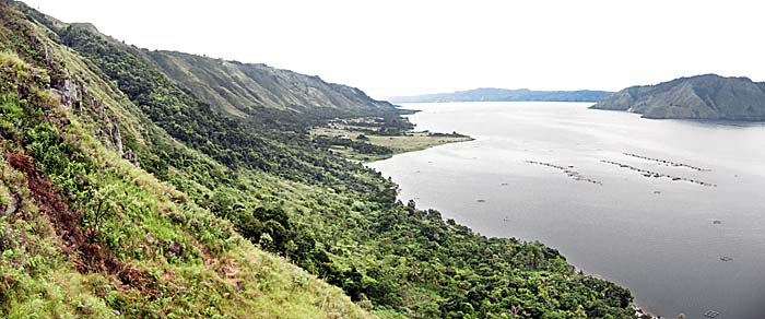Lake Toba at Silimalombu by Asienreisender